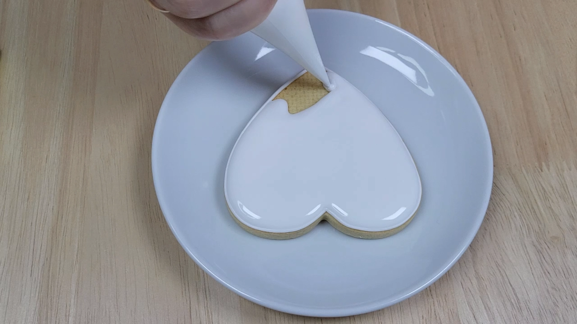 Drying Royal Icing: Surface Stabilization and Complete Drying